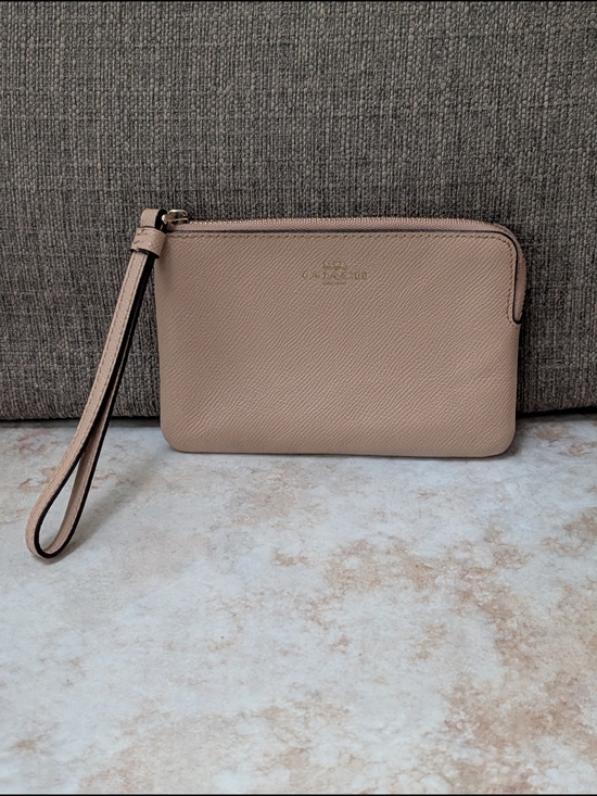 Coach Handbags - Coach Corner Zip Tan Wristlet EUC